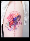 Tatuaje cu acuarelă în cascadă de cerneală într-un spectru de frumusețe artistică